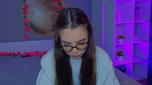 LauraHansil online show from March 17, 2026, 7:17 pm