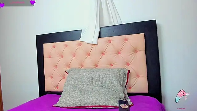 Anny4uTs online show from November 3, 2025, 1:26 pm