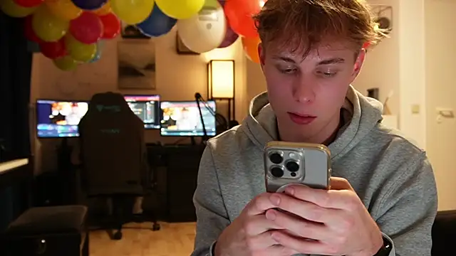 Snapshot of InnocentGuysOF chatting on November 7, 2025, 7:40 pm InnocentGuysOF online show from November 7, 2025, 7:40 pm