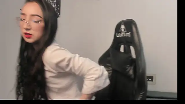 Snapshot of LindsayWild chatting on November 3, 2025, 6:44 pm LindsayWild online show from November 3, 2025, 6:44 pm