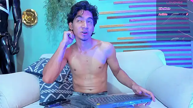 Snapshot of kane_del_toro chatting on November 18, 2025, 2:53 pm kane del toro online show from November 18, 2025, 2:53 pm