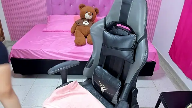 Missy 22 online show from November 28, 2025, 3:12 pm