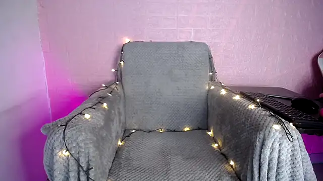 Snapshot of Princess_Mia1126 chatting on December 21, 2025, 2:24 am Princess Mia1126 online show from December 21, 2025, 2:24 am