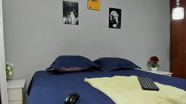sexynova 93 online show from April 28, 2026, 7:07 pm