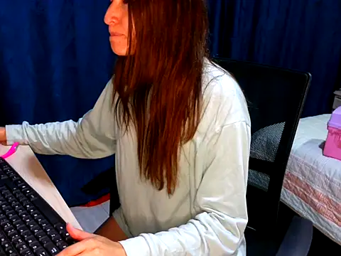 Snapshot of KendallTwisTx chatting on November 6, 2025, 3:43 am KendallTwisTx online show from November 6, 2025, 3:43 am