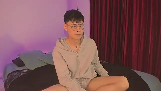 Snapshot of estmonnn chatting on November 11, 2025, 12:05 am estmonnn online show from November 11, 2025, 12:05 am