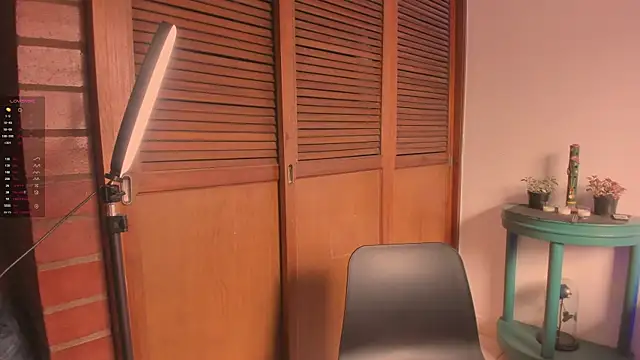 Snapshot of estmonnn chatting on November 18, 2025, 3:26 pm estmonnn online show from November 18, 2025, 3:26 pm