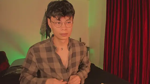 Snapshot of estmonnn chatting on December 17, 2025, 12:04 am estmonnn online show from December 17, 2025, 12:04 am