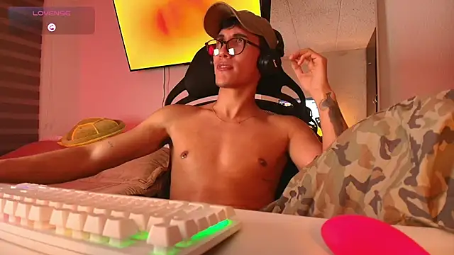 Emilio Rhys online show from November 21, 2025, 6:12 am