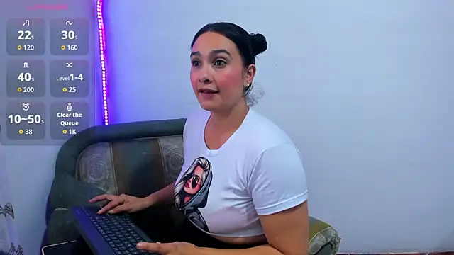 Snapshot of Isa-Giraldo chatting on November 12, 2025, 8:56 pm Isa-Giraldo online show from November 12, 2025, 8:56 pm