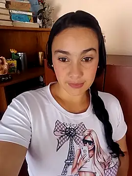 Snapshot of Isa-Giraldo chatting on November 17, 2025, 3:16 pm Isa-Giraldo online show from November 17, 2025, 3:16 pm