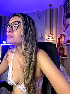 Im-Lola online show from December 18, 2025, 9:51 pm