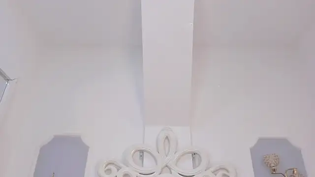 Snapshot of roxana_scott1 chatting on April 23, 2026, 3:24 am roxana scott1 online show from April 23, 2026, 3:24 am