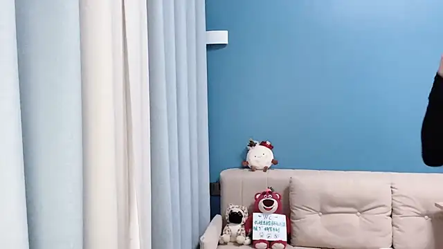 Snapshot of ella55-- chatting on January 16, 2026, 12:58 am ella55-- online show from January 16, 2026, 12:58 am