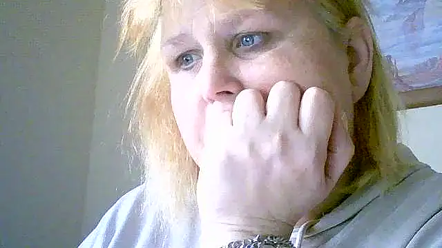 Snapshot of Sylviastar46 chatting on November 14, 2025, 10:41 am Sylviastar46 online show from November 14, 2025, 10:41 am