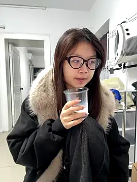 xiaojingzi66 online show from November 30, 2025, 3:24 pm