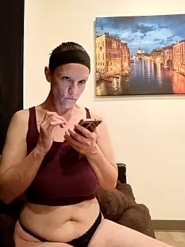 Karebearz1 online show from May 7, 2026, 10:40 am