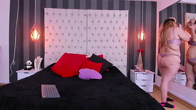 Snapshot of BrendaMarxhal chatting on November 8, 2025, 3:32 am BrendaMarxhal online show from November 8, 2025, 3:32 am