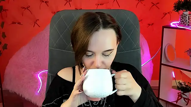 IreneBailey online show from November 12, 2025, 9:13 am