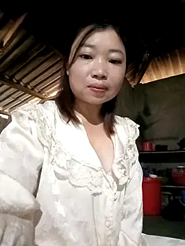 julybe online show from March 12, 2026, 4:29 am