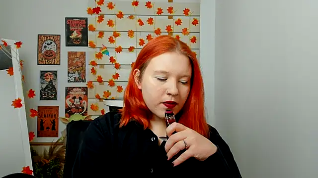 Snapshot of FoxPlayXX chatting on November 6, 2025, 8:13 pm FoxPlayXX online show from November 6, 2025, 8:13 pm