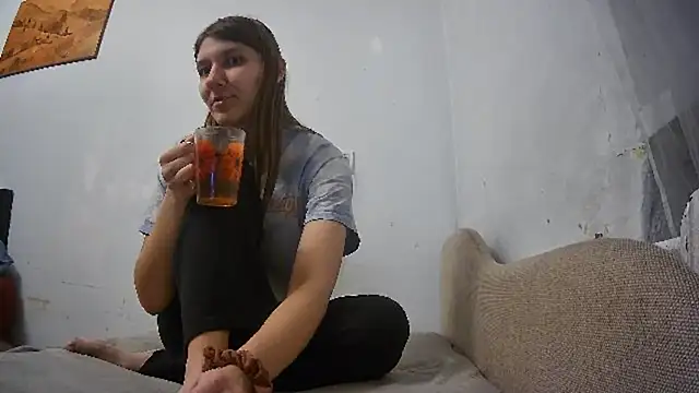 Snapshot of Zizi_Zuzu chatting on November 15, 2025, 7:07 pm Zizi Zuzu online show from November 15, 2025, 7:07 pm