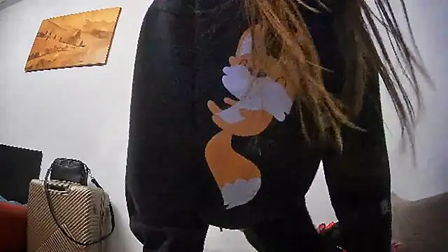 Snapshot of Zizi_Zuzu chatting on November 25, 2025, 7:14 pm Zizi Zuzu online show from November 25, 2025, 7:14 pm