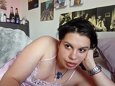 Snapshot of Carolineisback chatting on May 10, 2026, 3:47 pm Carolineisback online show from May 10, 2026, 3:47 pm