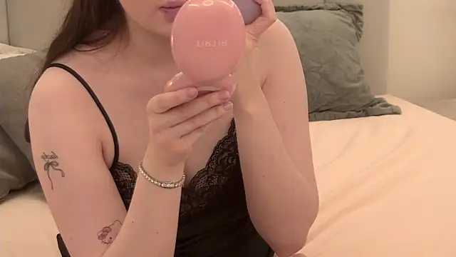 VickiBanx online show from March 20, 2026, 4:35 am