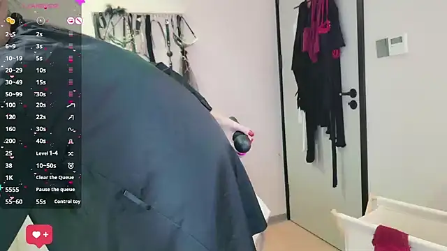 KISS-KISSME online show from December 21, 2025, 2:46 am