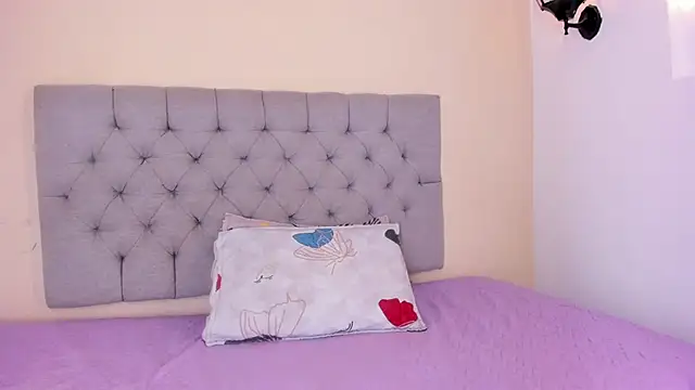 MiaBloom   online show from November 28, 2025, 10:59 am