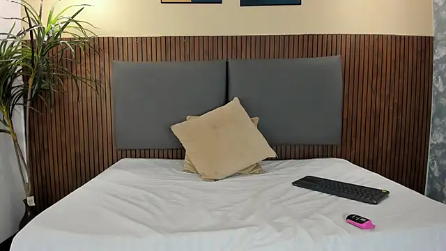 Mia Harvey online show from November 17, 2025, 8:18 am