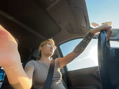 Snapshot of hatgirlsolo chatting on December 5, 2025, 2:04 pm hatgirlsolo online show from December 5, 2025, 2:04 pm