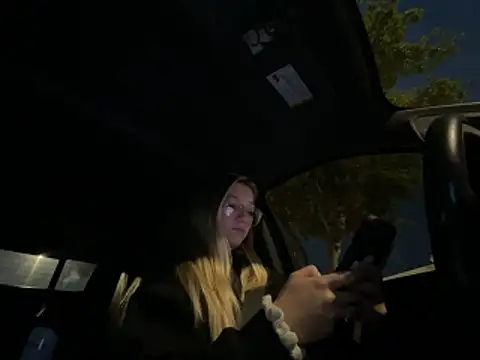 Snapshot of hatgirlsolo chatting on December 13, 2025, 8:04 pm hatgirlsolo online show from December 13, 2025, 8:04 pm