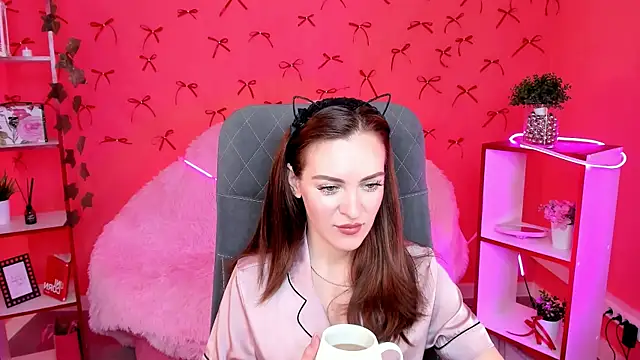 Snapshot of EdnaThomus chatting on November 15, 2025, 9:24 am EdnaThomus online show from November 15, 2025, 9:24 am