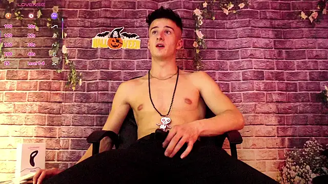 Snapshot of SirReedd chatting on October 29, 2025, 5:56 pm SirReedd online show from October 29, 2025, 5:56 pm