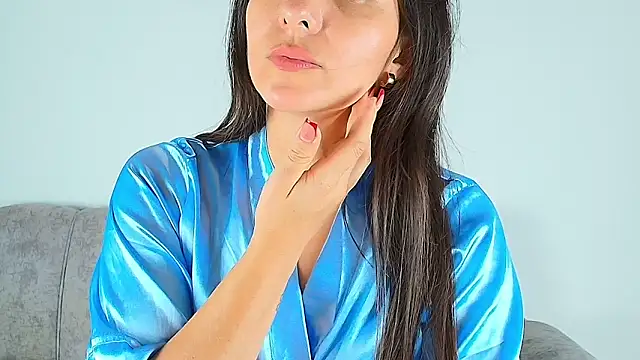 alana pink95 online show from November 7, 2025, 7:29 pm