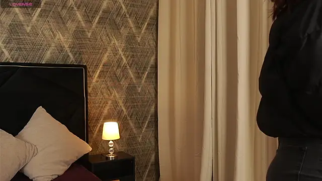 Snapshot of ZoeBella chatting on November 29, 2025, 9:37 pm ZoeBella online show from November 29, 2025, 9:37 pm