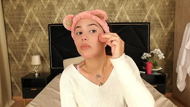 Snapshot of ZoeBella chatting on November 8, 2025, 1:14 pm ZoeBella online show from November 8, 2025, 1:14 pm