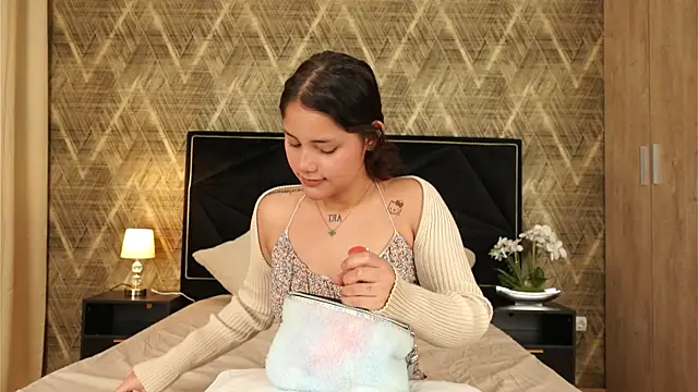 Snapshot of ZoeBella chatting on November 7, 2025, 1:15 pm ZoeBella online show from November 7, 2025, 1:15 pm