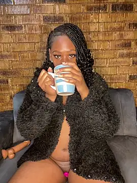 SP1CY MOMMY online show from November 18, 2025, 12:15 am