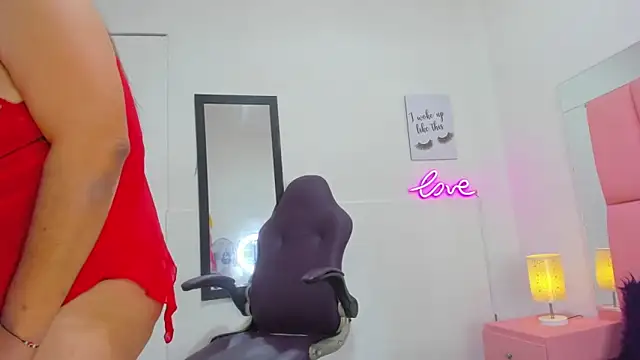 Snapshot of Evaa_white chatting on November 8, 2025, 12:09 pm Evaa white online show from November 8, 2025, 12:09 pm