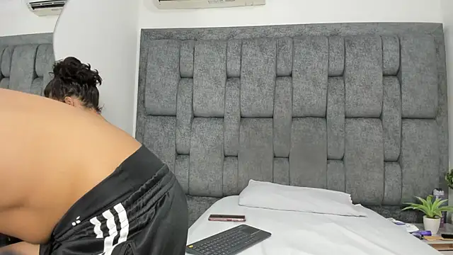 Snapshot of DamianandEva chatting on November 12, 2025, 12:31 pm DamianandEva online show from November 12, 2025, 12:31 pm