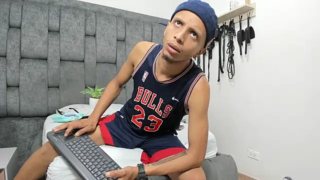 Snapshot of DamianandEva chatting on November 10, 2025, 12:10 pm DamianandEva online show from November 10, 2025, 12:10 pm