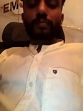 Snapshot of Advance01 chatting on November 7, 2025, 7:07 pm Advance01 online show from November 7, 2025, 7:07 pm