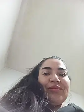 Snapshot of MaryRoze_ chatting on July 12, 2026, 1:06 am MaryRoze online show from July 12, 2026, 1:06 am