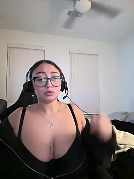 Snapshot of minha_baby chatting on March 7, 2026, 2:18 am minha baby online show from March 7, 2026, 2:18 am