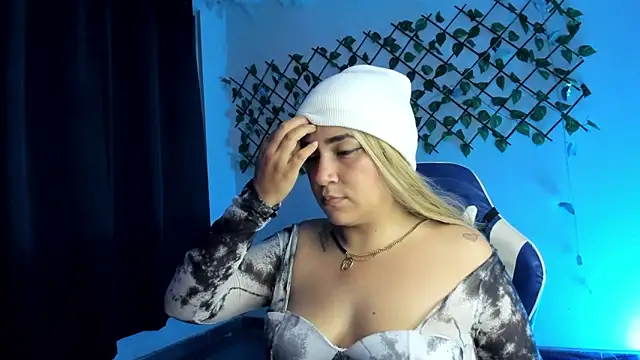 yayita cute online show from November 12, 2025, 5:44 am