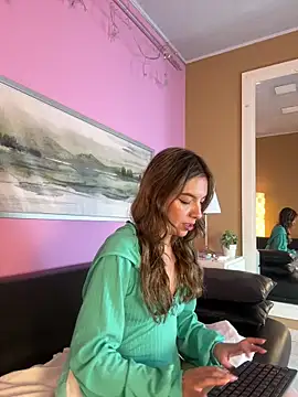 kittyblooms online show from April 27, 2026, 1:09 pm