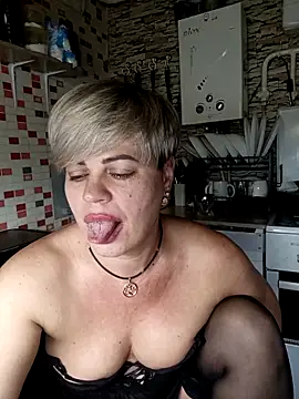 Snapshot of MilkySky chatting on November 7, 2025, 9:41 pm MilkySky online show from November 7, 2025, 9:41 pm